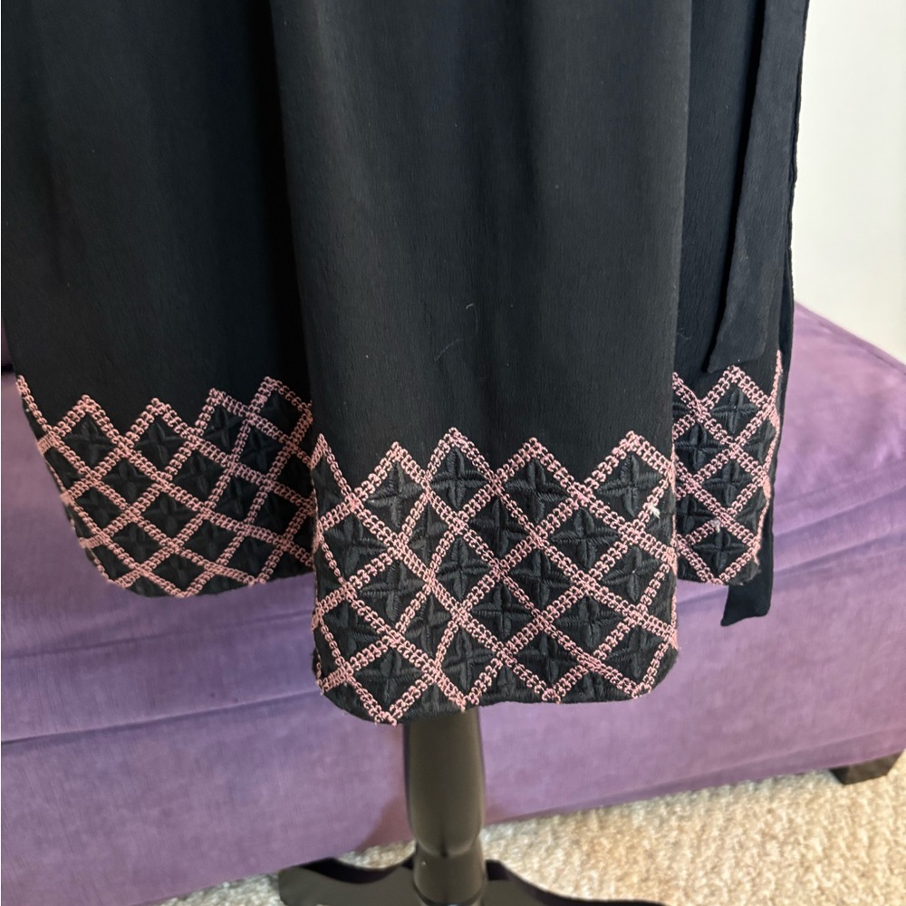 Hatley Black Bishop Sleeve Mid Length Dress w/Pink Detail Size M - Picture 3 of 9